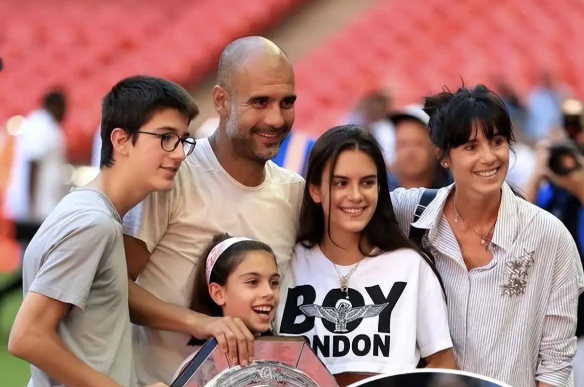 苦劝1年无果！54岁瓜帅正式离婚：相恋30年被妻子抛弃已重新买房